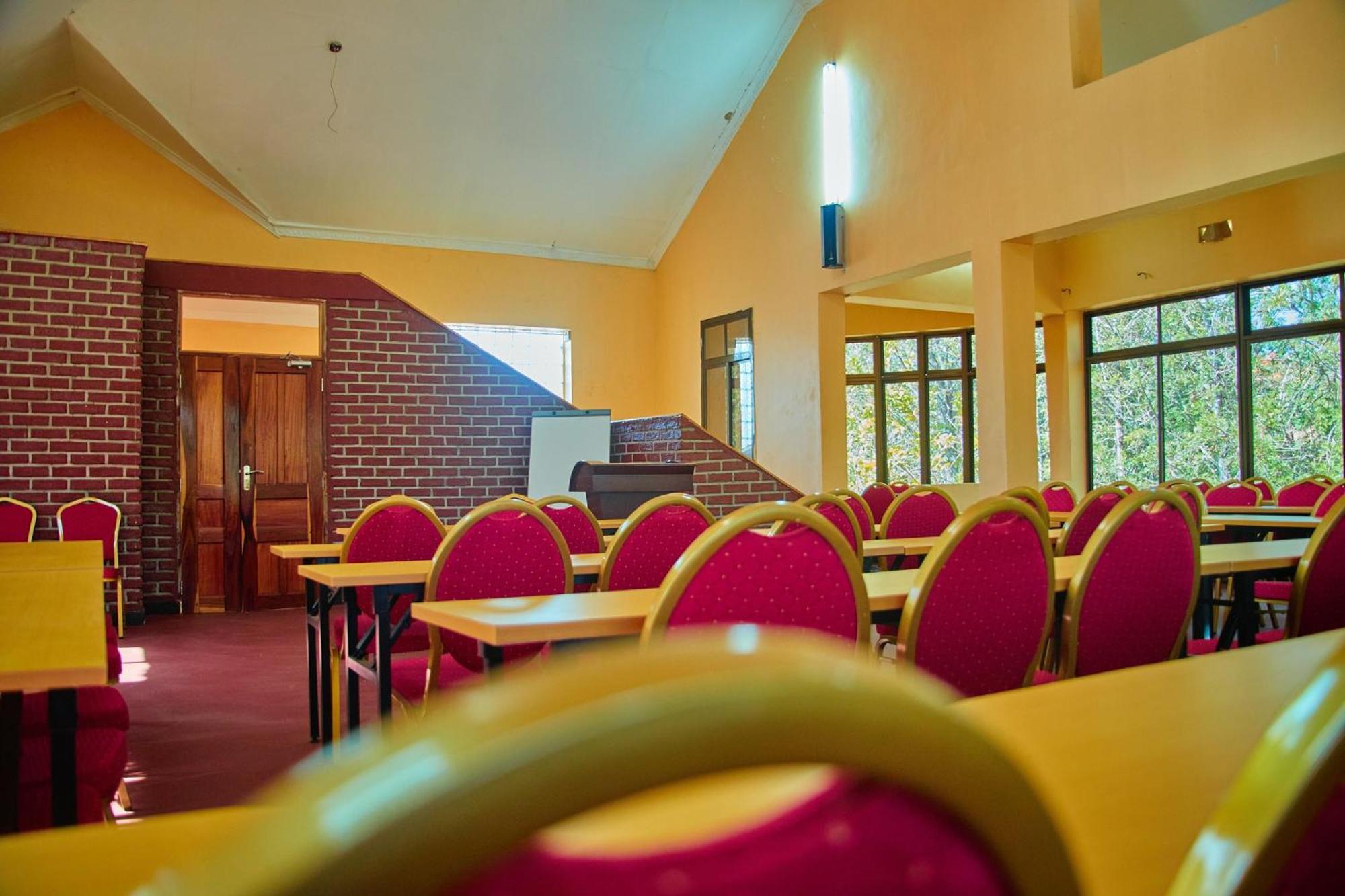 Ngorongoro Corridor Lodge Карату Экстерьер фото